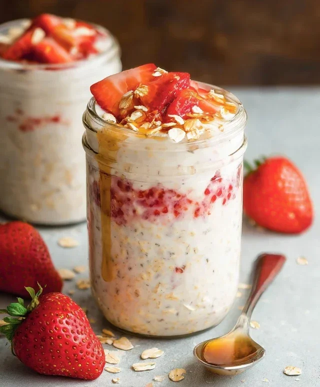 Strawberry Cheesecake Overnight Oats