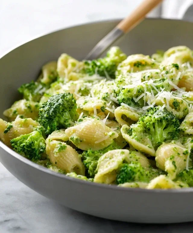 Light and Healthy Broccoli Pasta